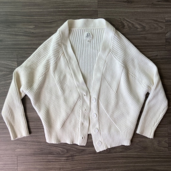 NWOT DRA Keiko Button Down Textured Ribbed Knit Cardigan in White - Picture 1 of 5